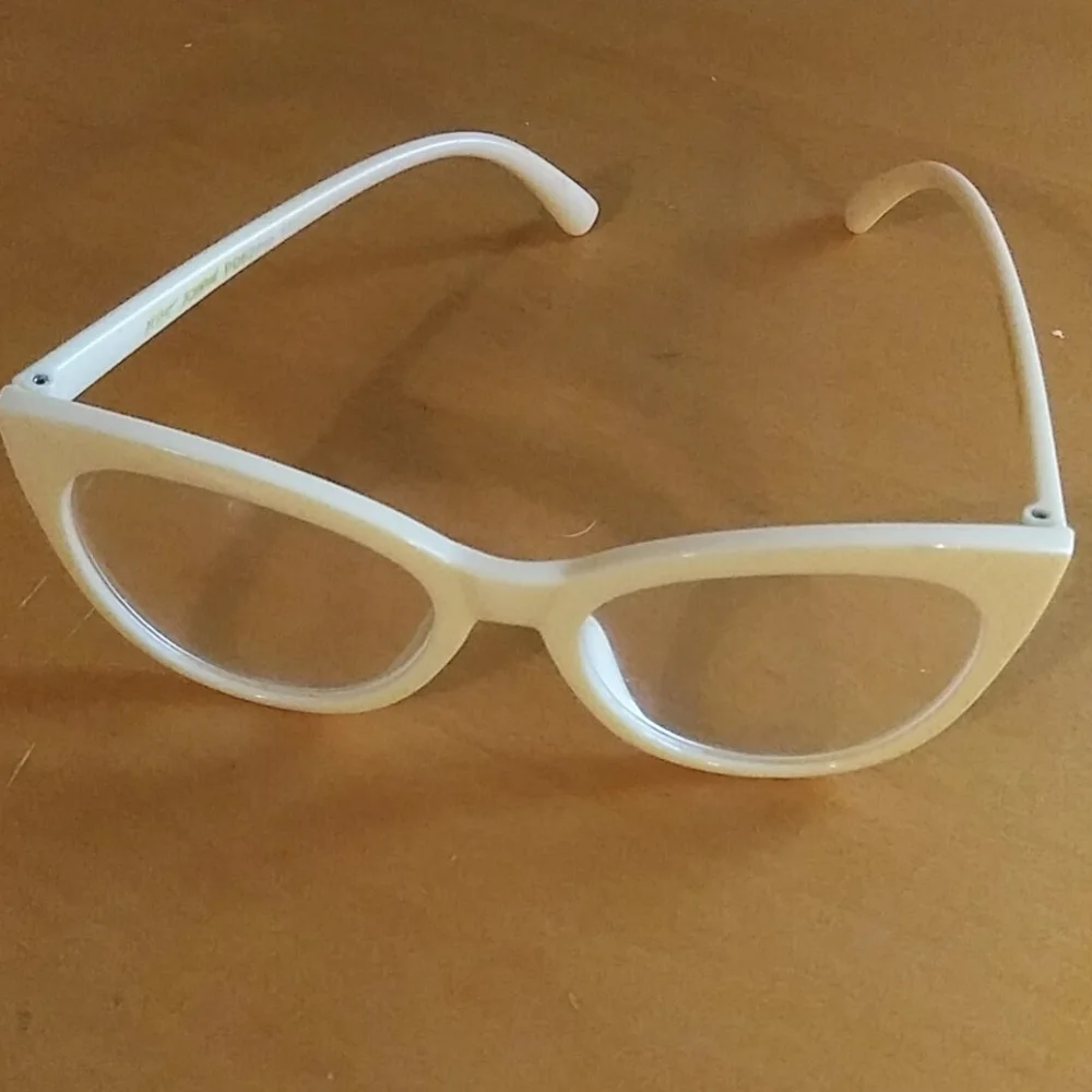 Retro cream frames - Picture 1 of 3